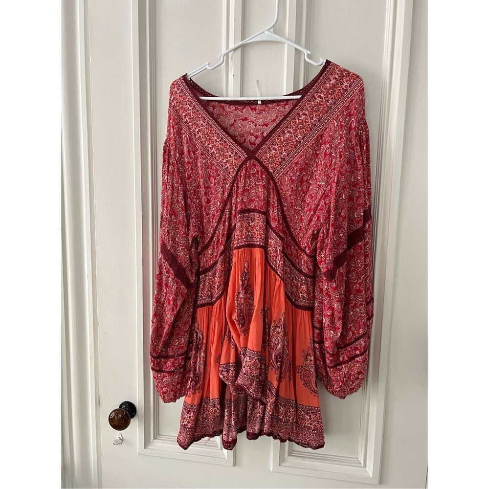 Free People red coral and white long sleeve peasant sleeve deep v-neck floral pa